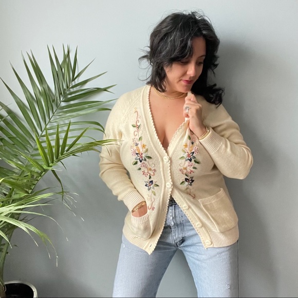 Vintage Lambswool Embroidered Cardigan NWOT - Picture 8 of 11